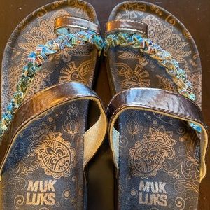 MUK LUKS Bronze and Teal Pattern Keia Sandals